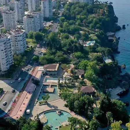 Muekkemmel Konumda Modern Apartment Antalya