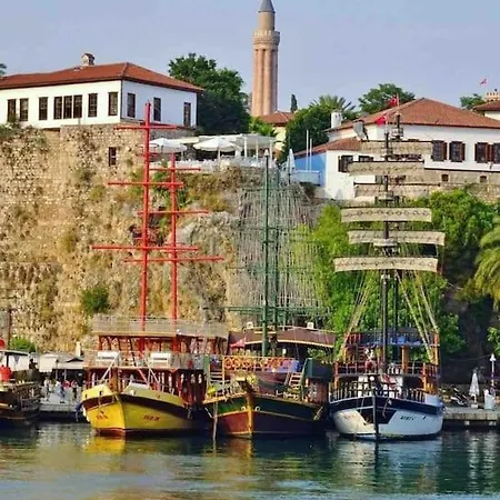 Muekkemmel Konumda Modern * Antalya