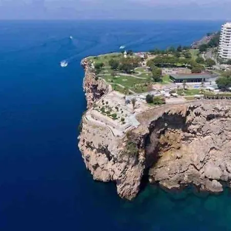 Muekkemmel Konumda Modern أنطاليا
